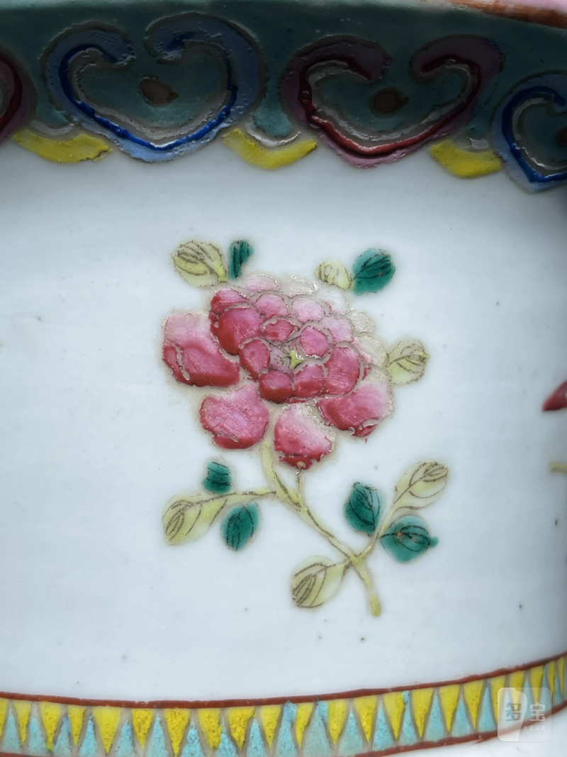清晚期 粉彩花卉纹花觚一对 - 图6